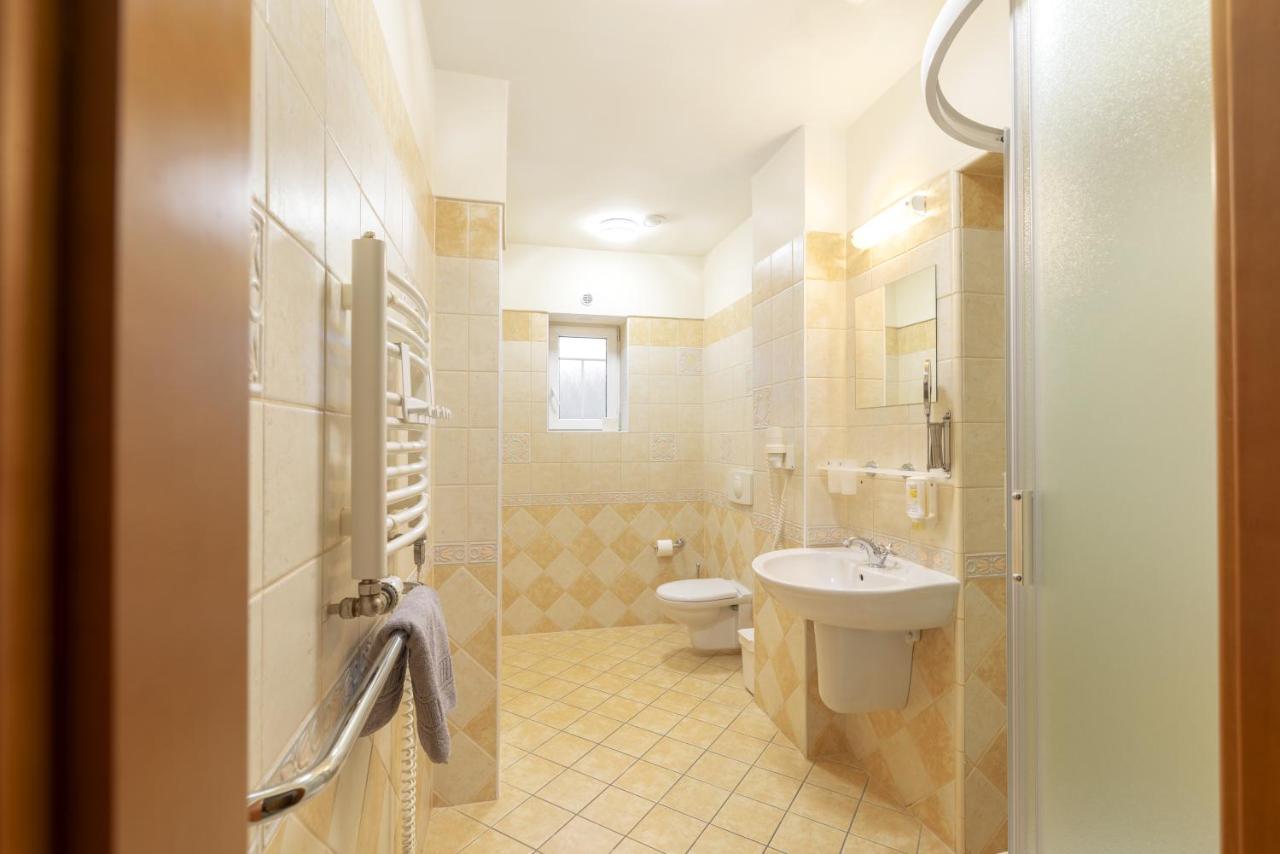 Hotel U Simla Карлови Вари Екстериор снимка